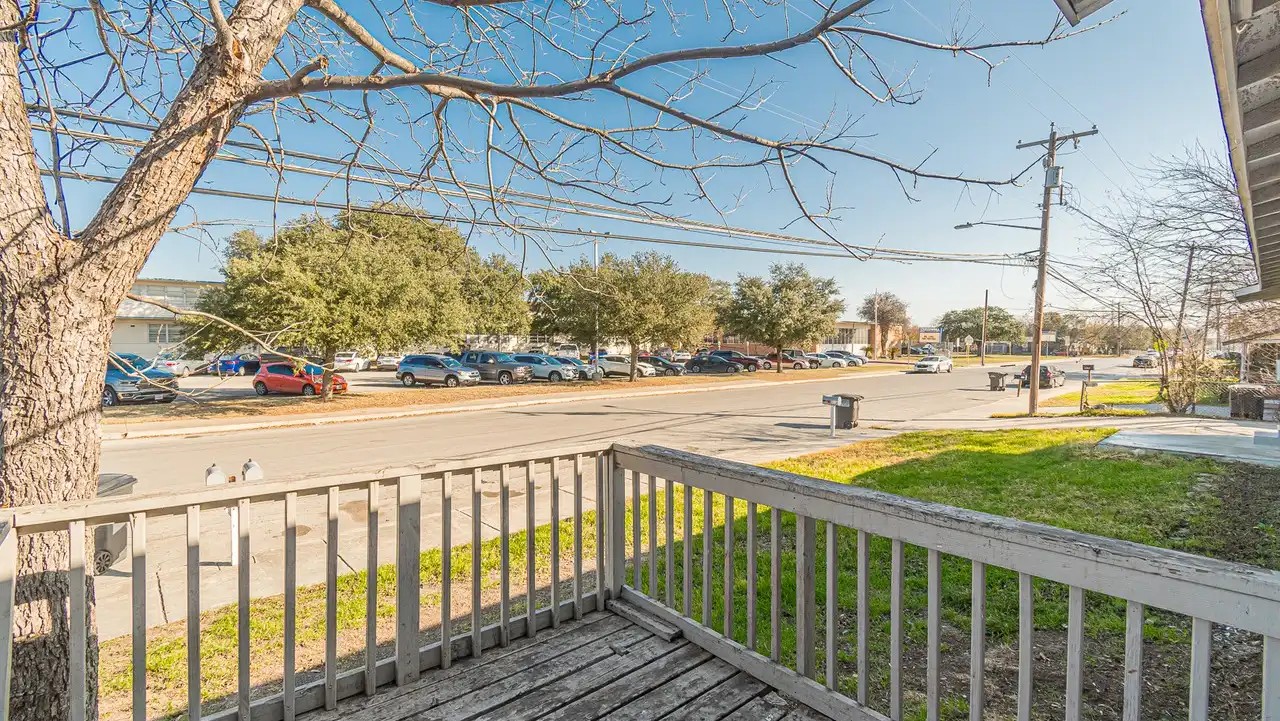 West Thompson Place - 936-101